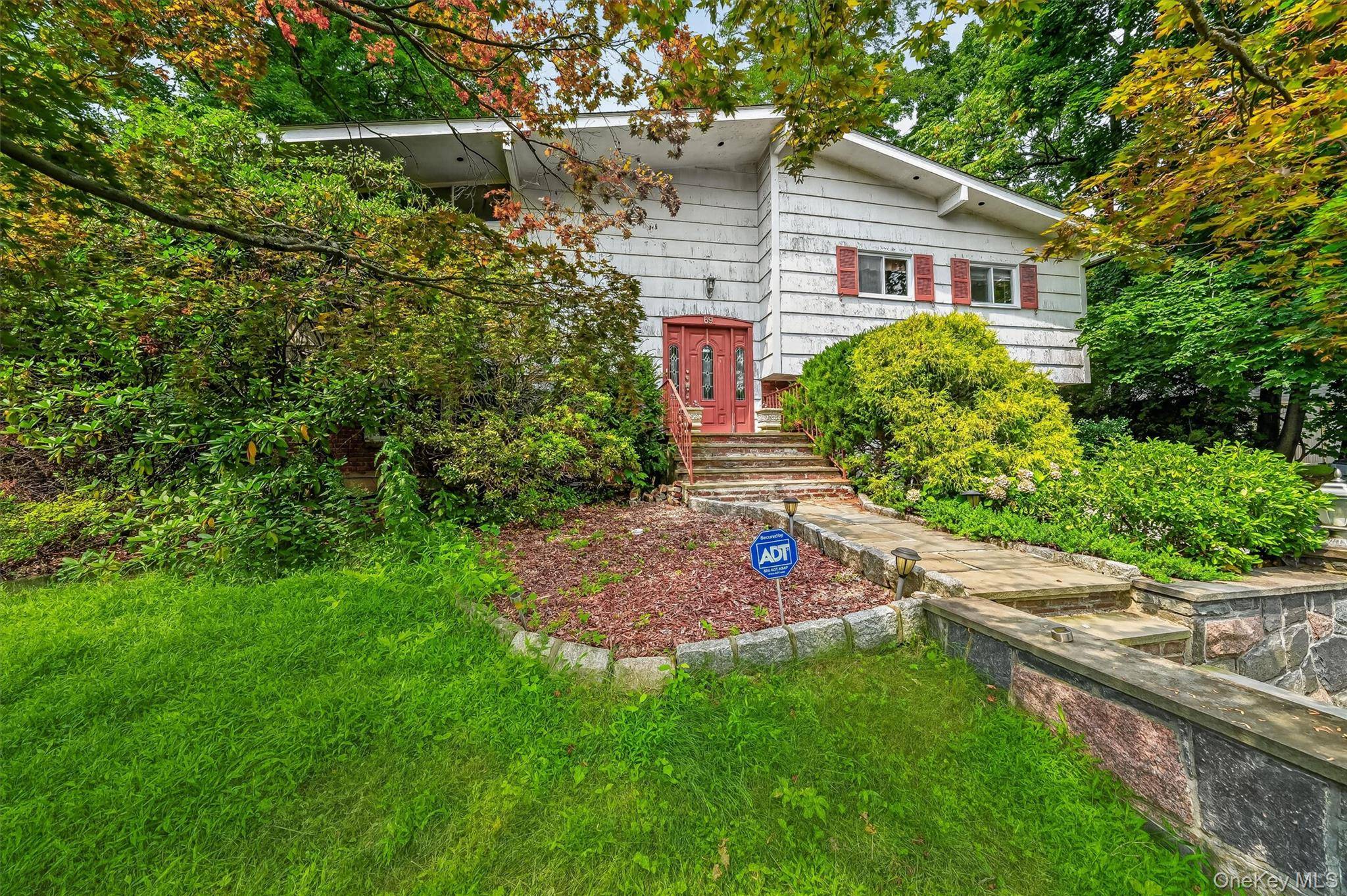 69 Stonewall CIR, White Plains, NY 10607