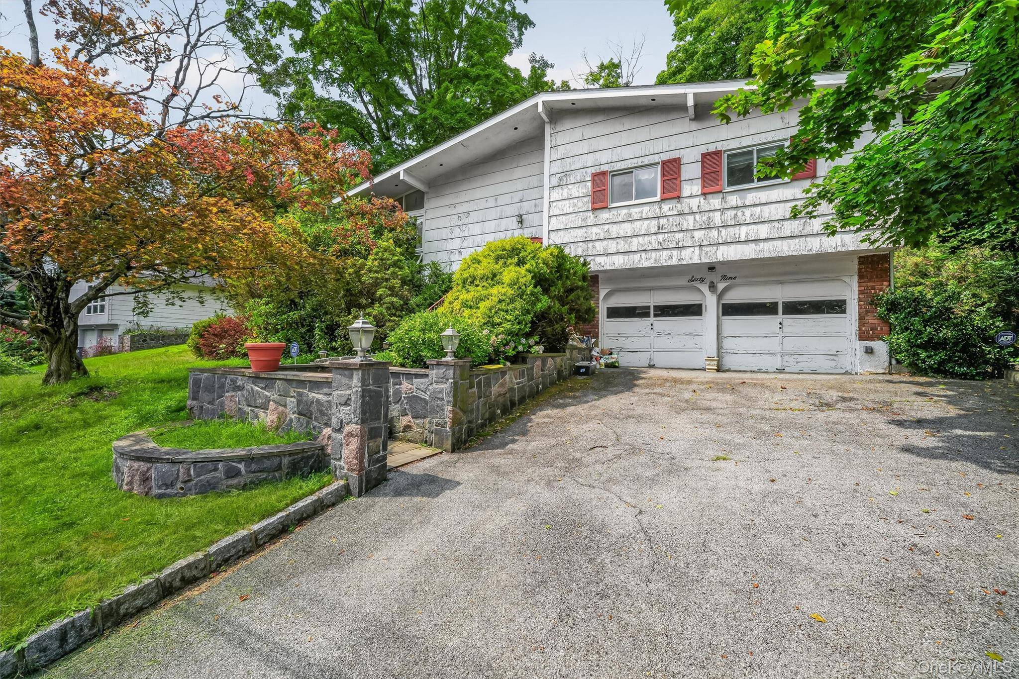 69 Stonewall CIR, White Plains, NY 10607