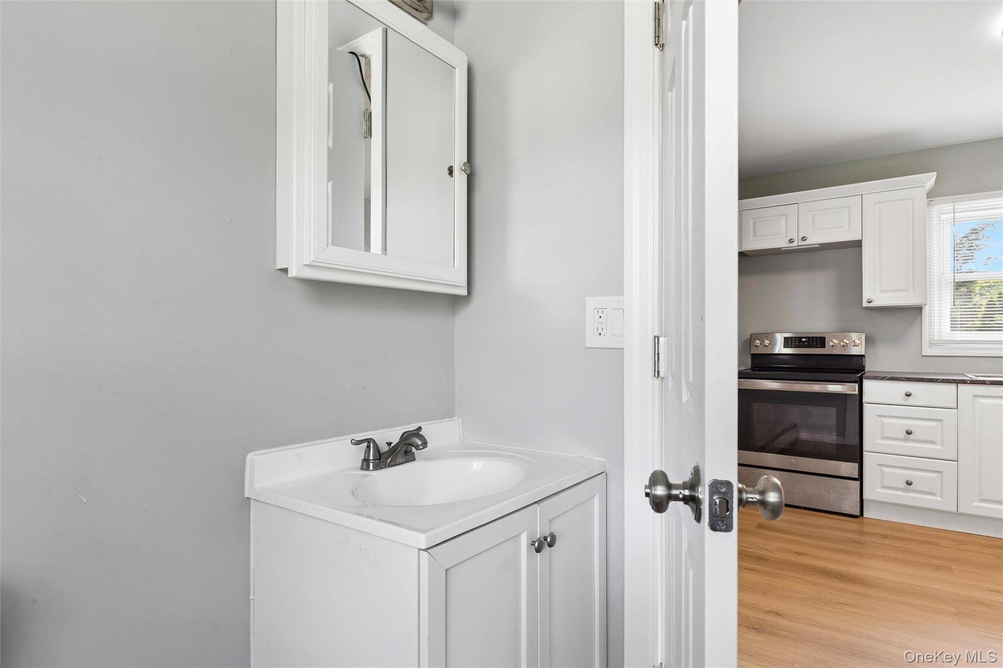 171 Wakeman RD, Hampton Bays, NY 11946