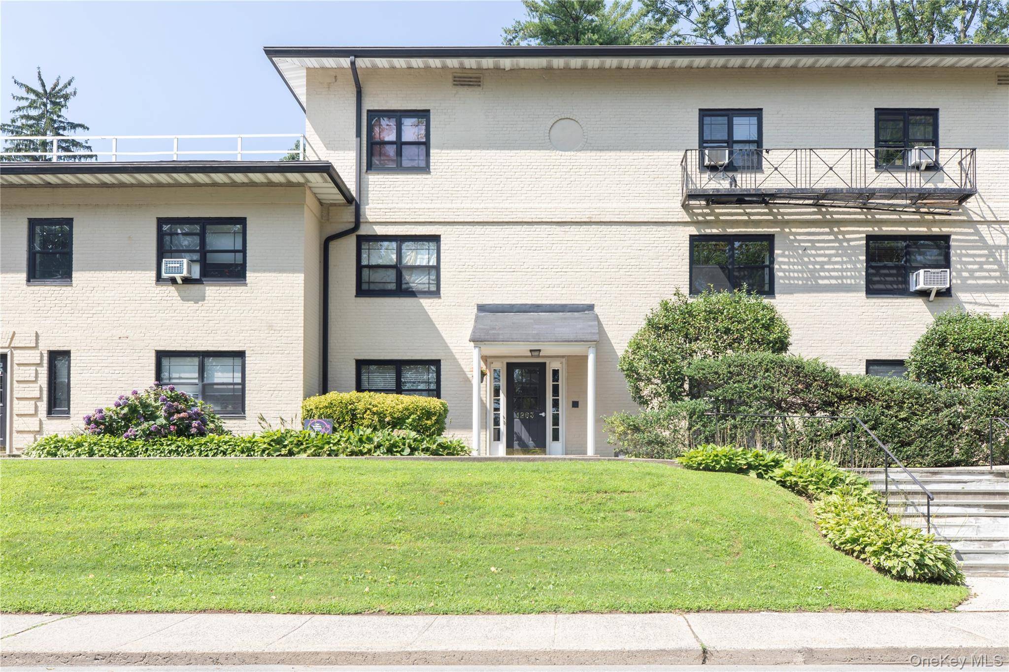 1263 California Road #2R, Eastchester, NY 10709