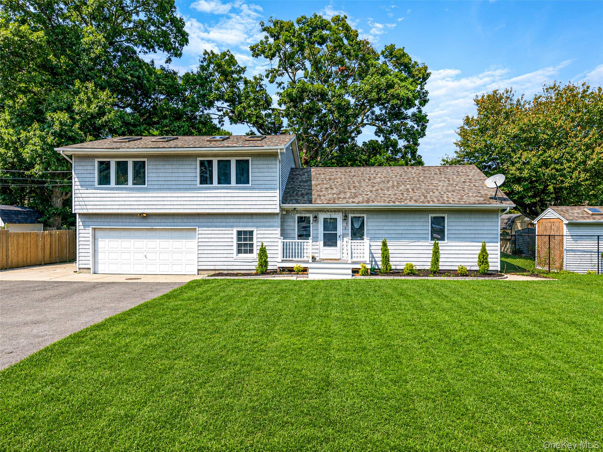 5 Sinclair ST, Mastic, NY 11950