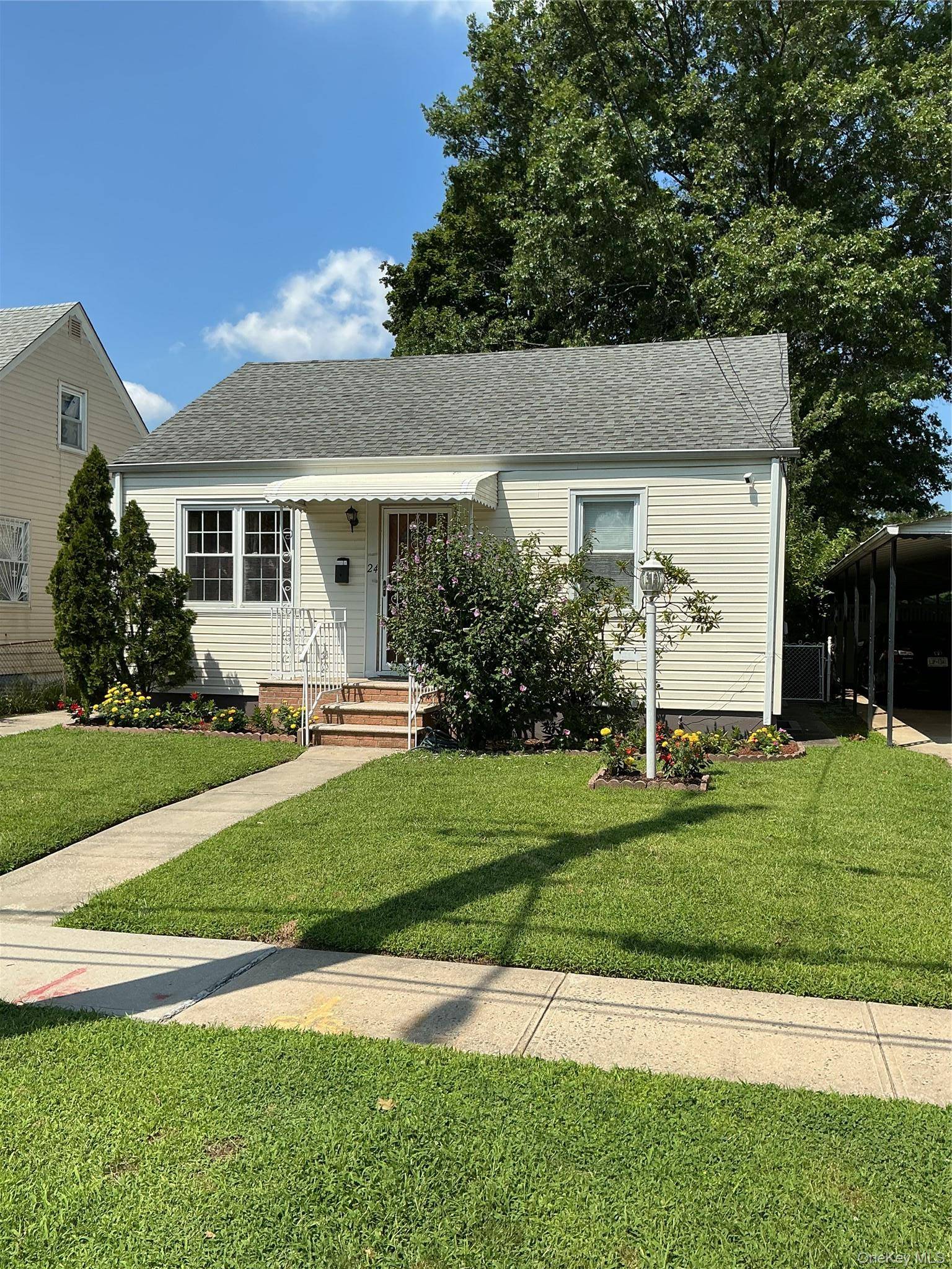 11824 236th ST, Cambria Heights, NY 11411