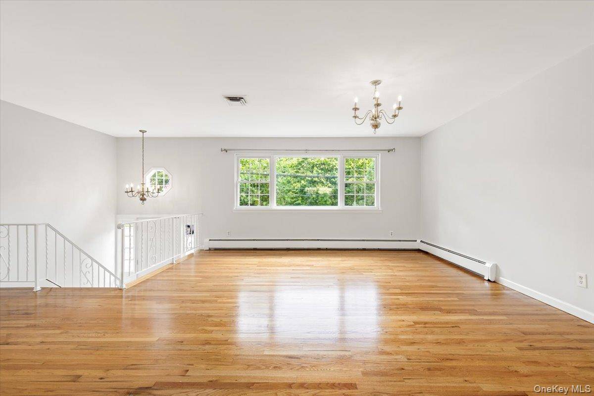 649 White Plains RD, Eastchester, NY 10709