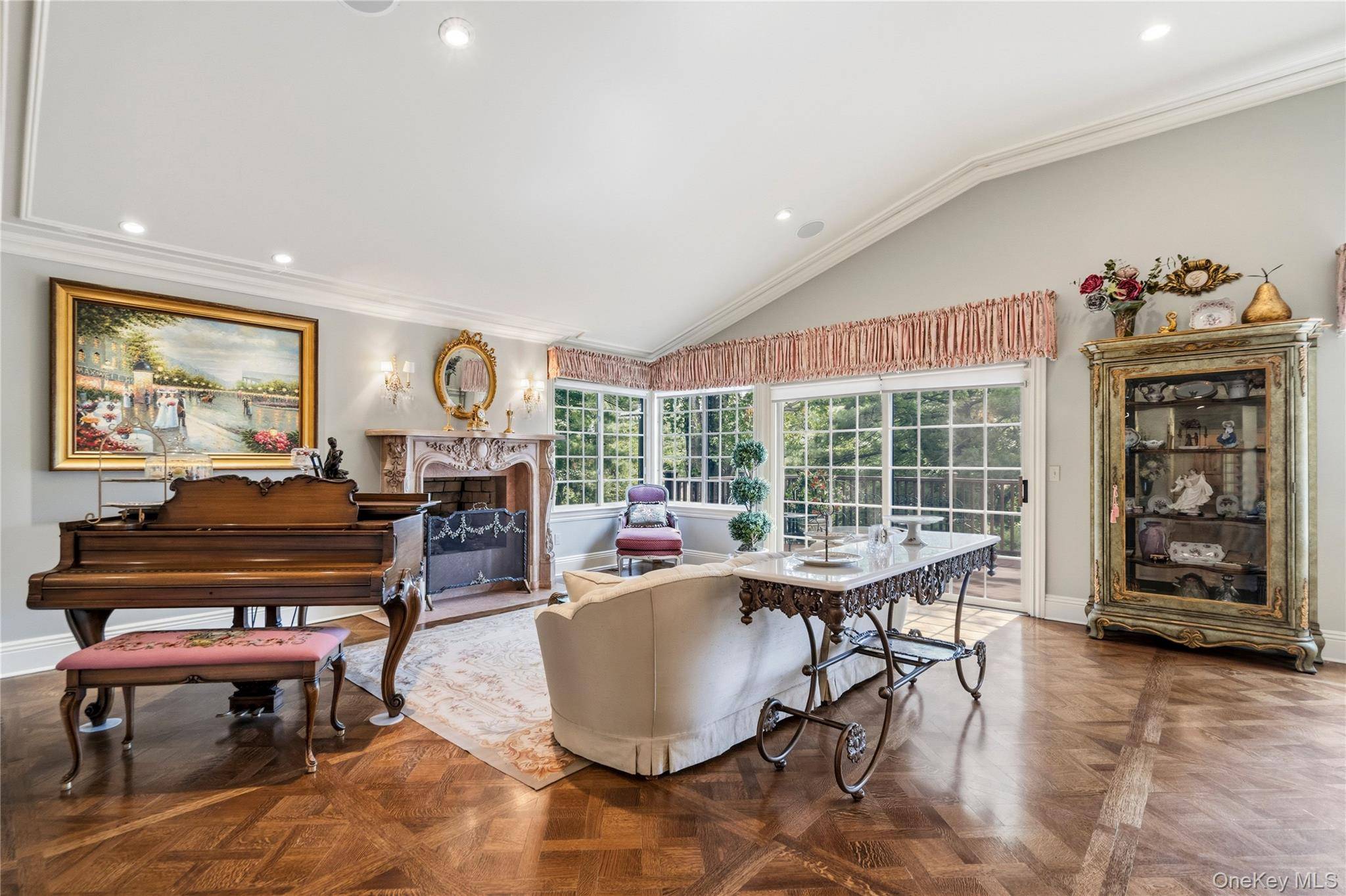 264 Sparrow DR, Manhasset, NY 11030