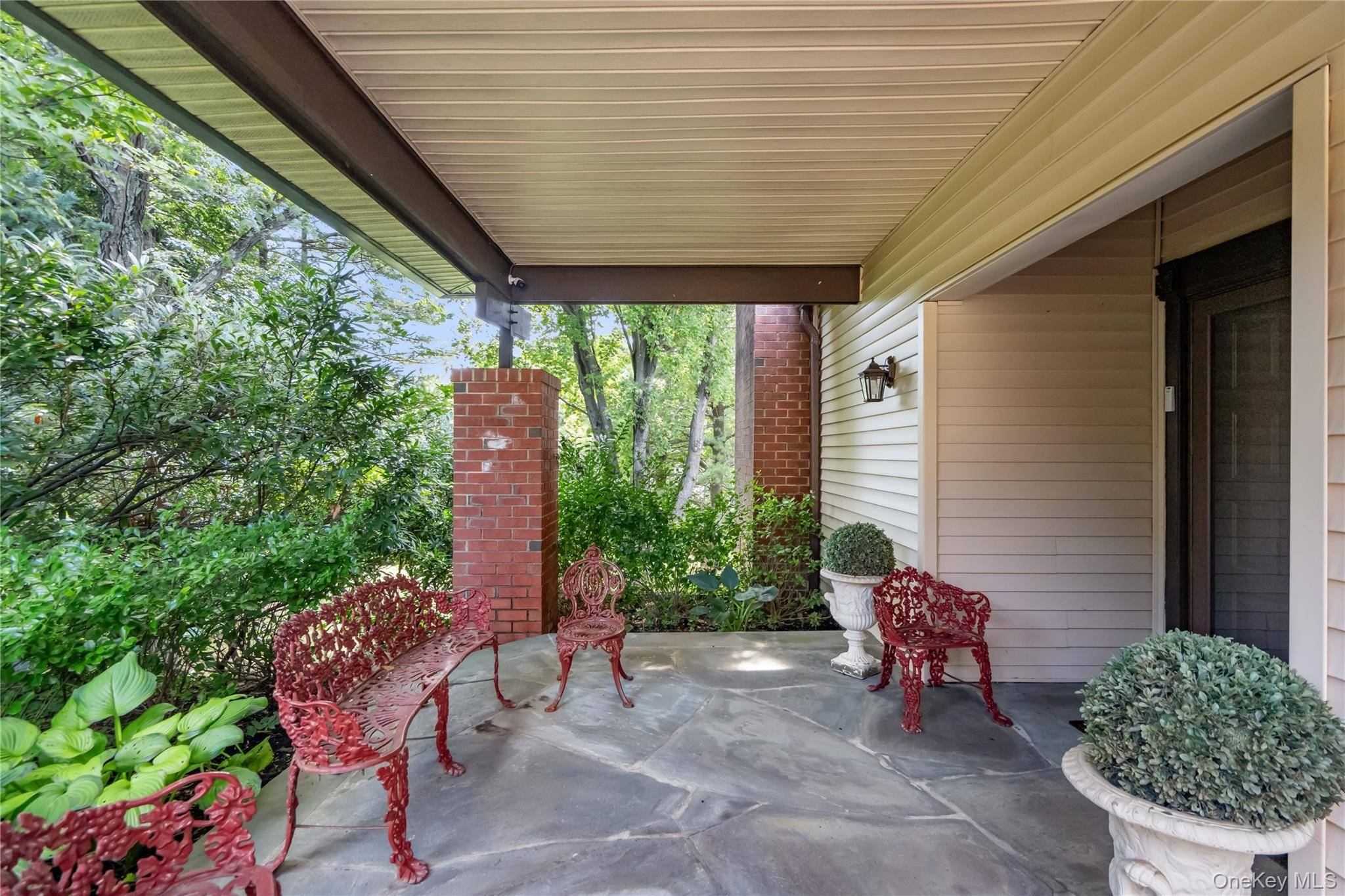 264 Sparrow DR, Manhasset, NY 11030