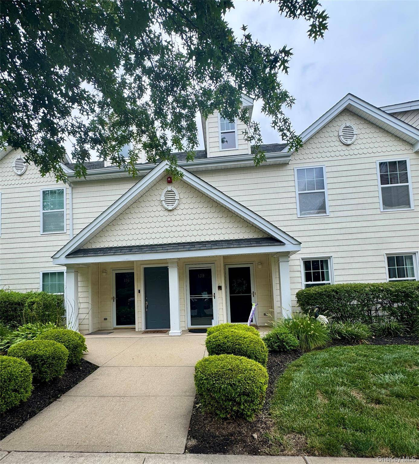 139 Brattle CIR, Melville, NY 11747