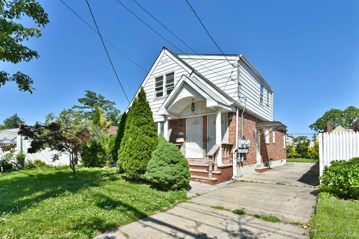 88-05 Winchester BLVD, Queens Village, NY 11427