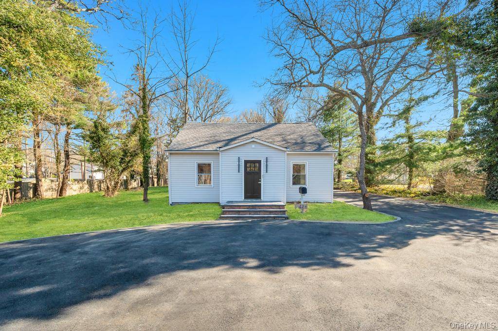 624 Townline RD, Hauppauge, NY 11788
