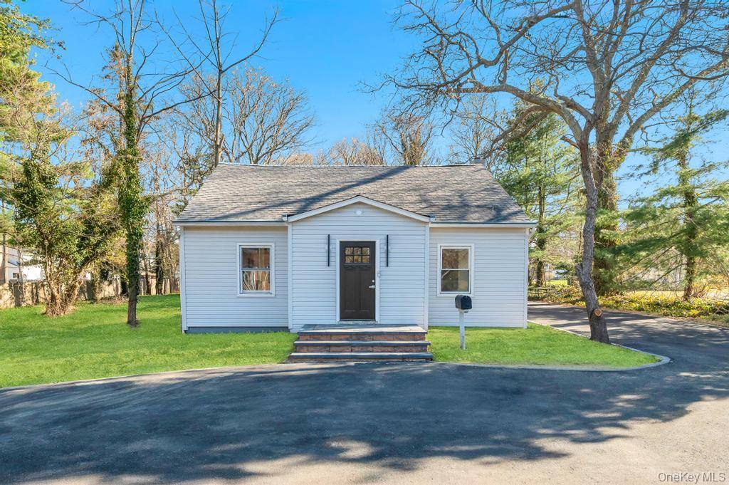 624 Townline RD, Hauppauge, NY 11788