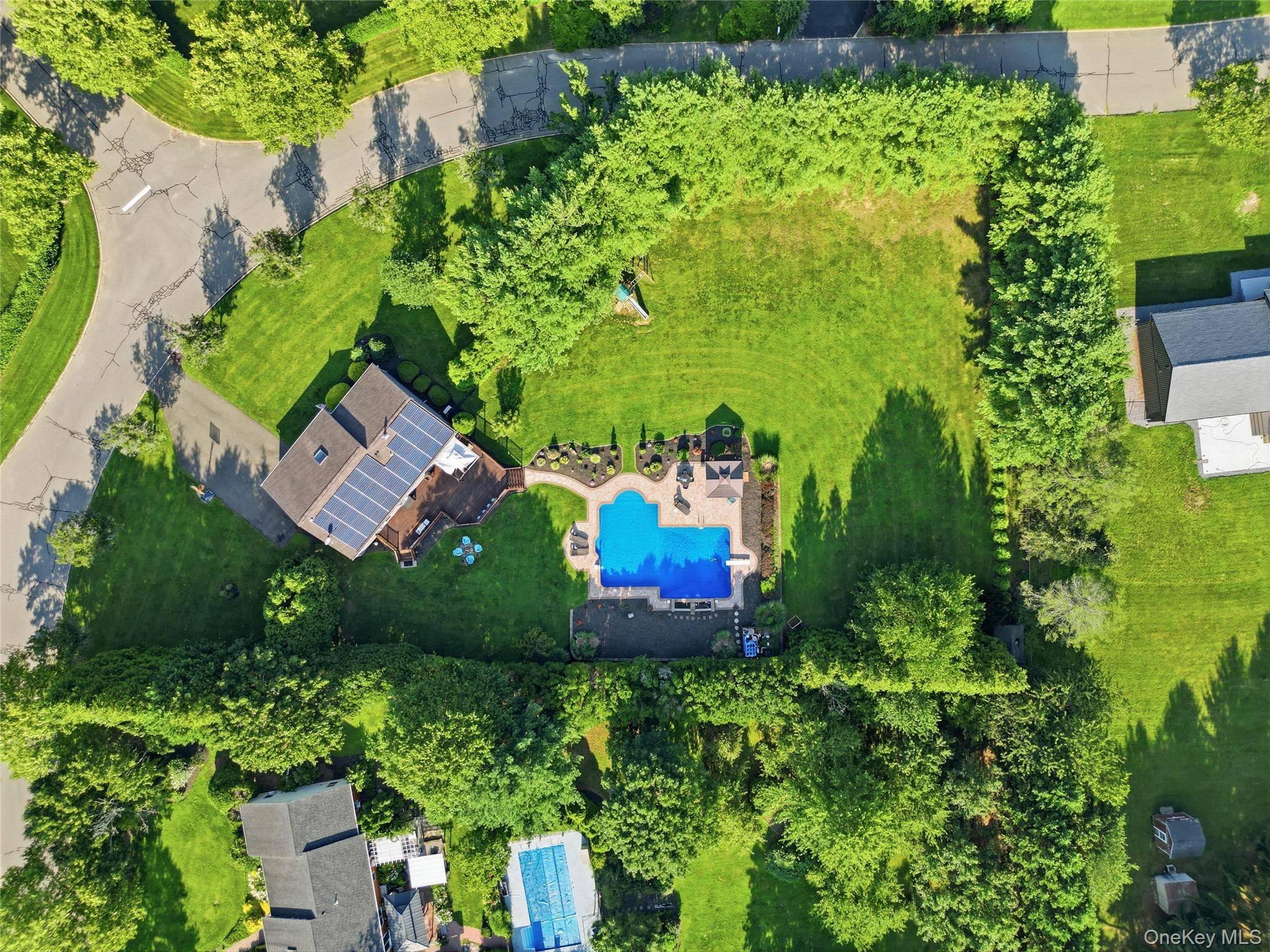 71 Triangle LN, Baiting Hollow, NY 11933