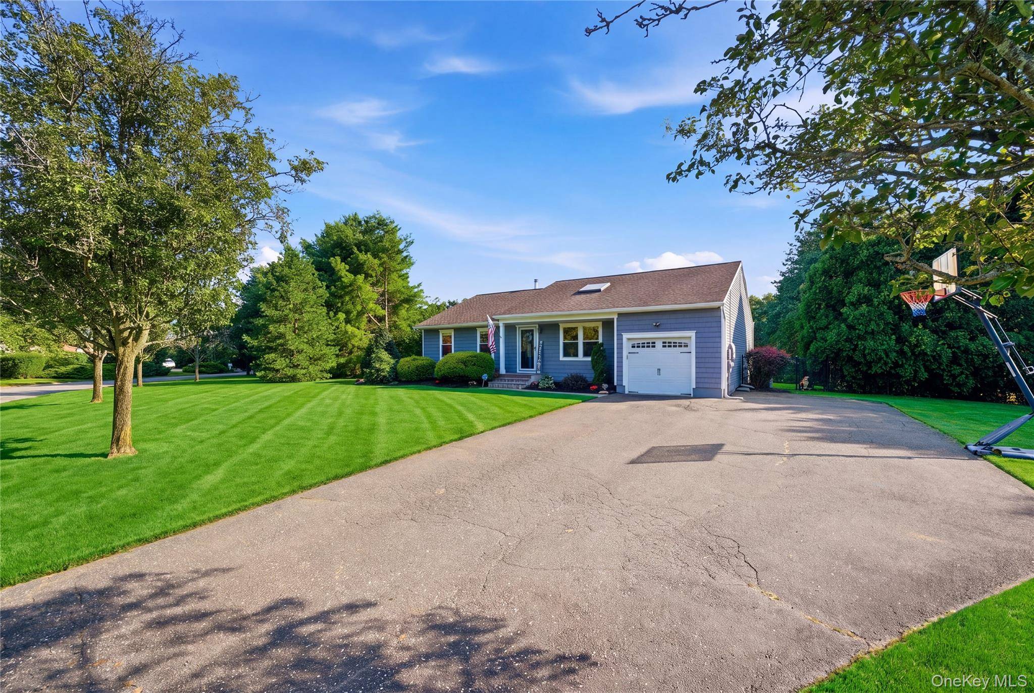 71 Triangle LN, Baiting Hollow, NY 11933