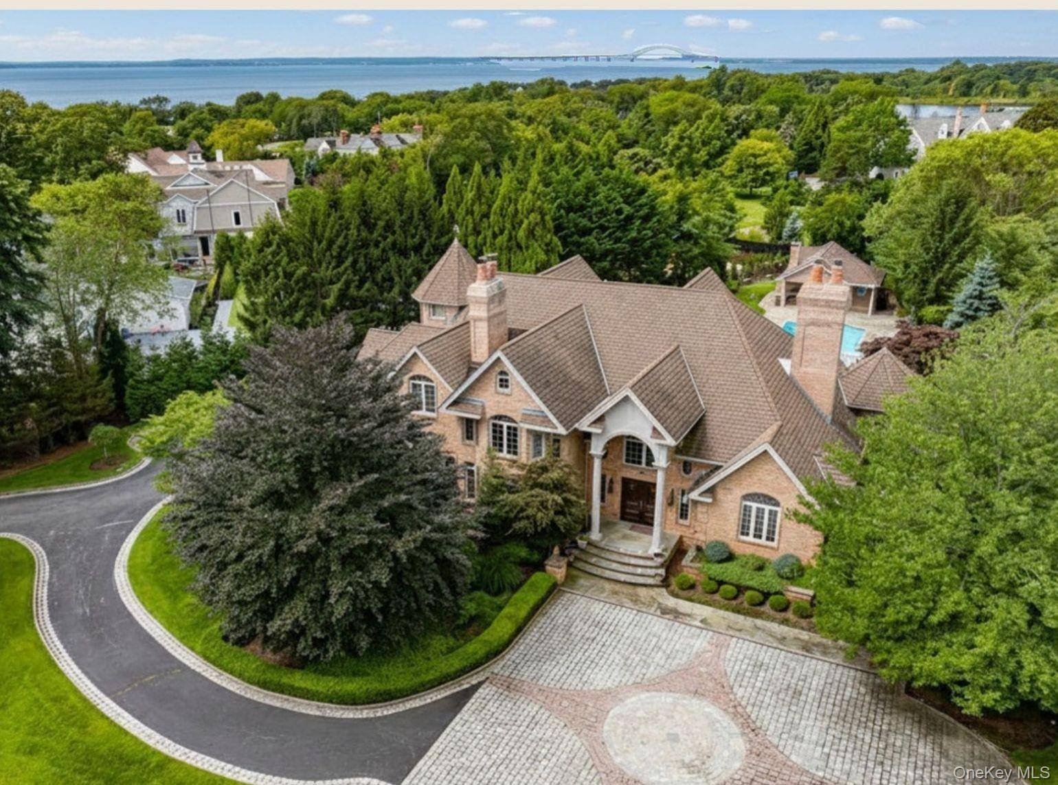 26 The Helm, East Islip, NY 11730