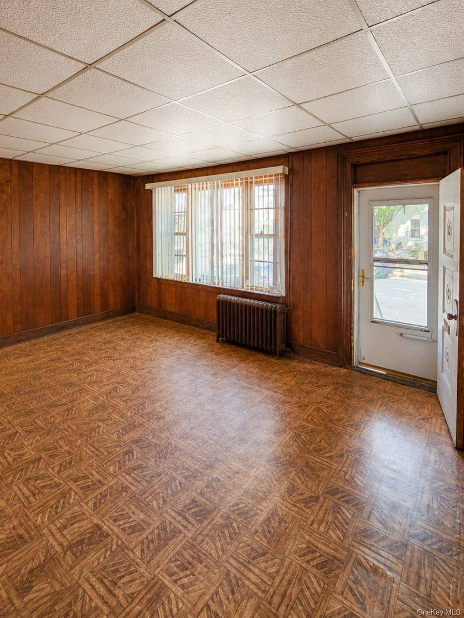 20-42 41st ST, Astoria, NY 11105