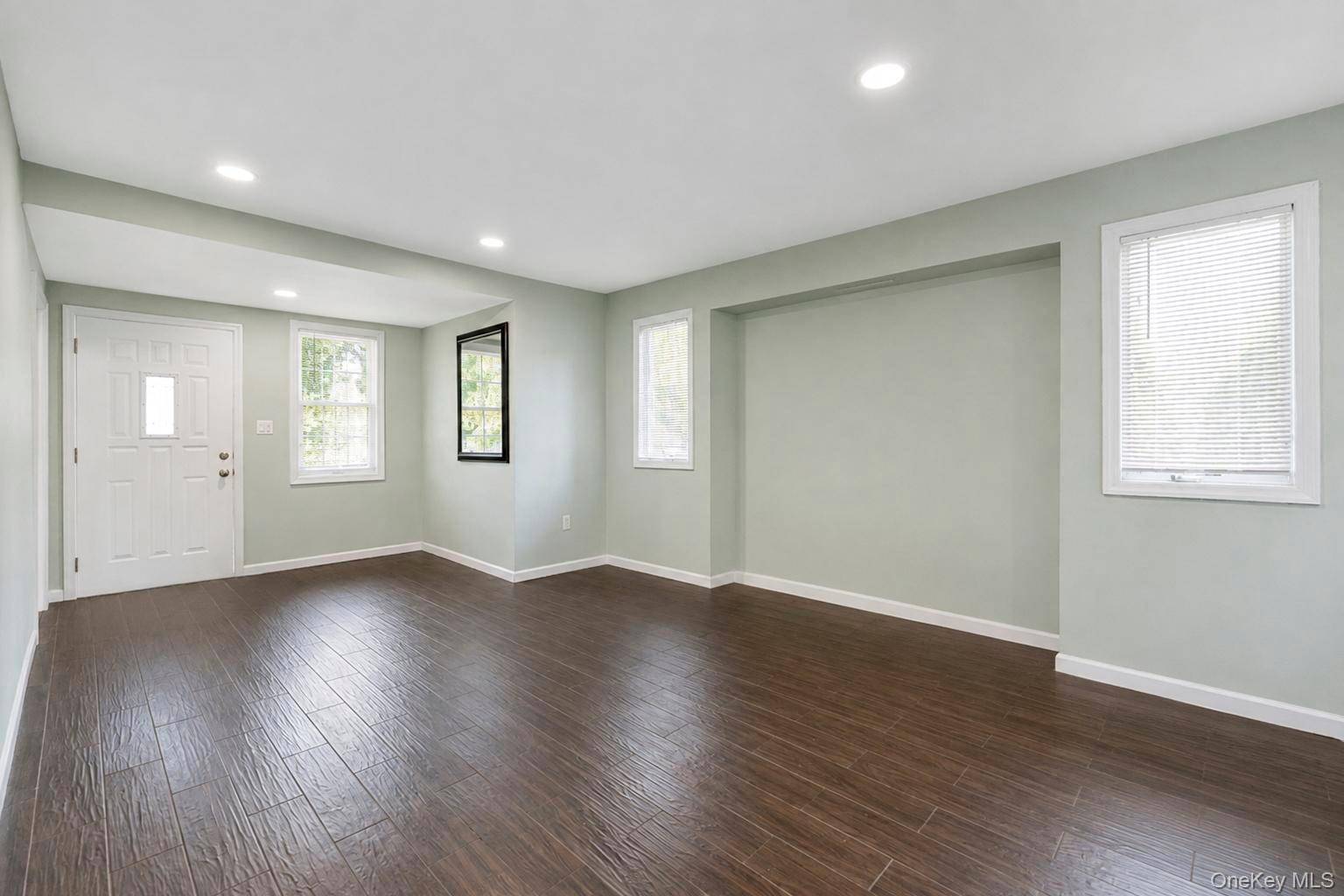 508 Michigan ST, Ronkonkoma, NY 11779