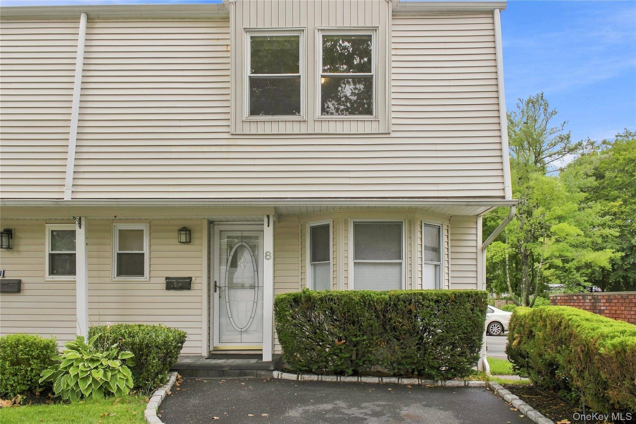 8 Manors DR, Jericho, NY 11753