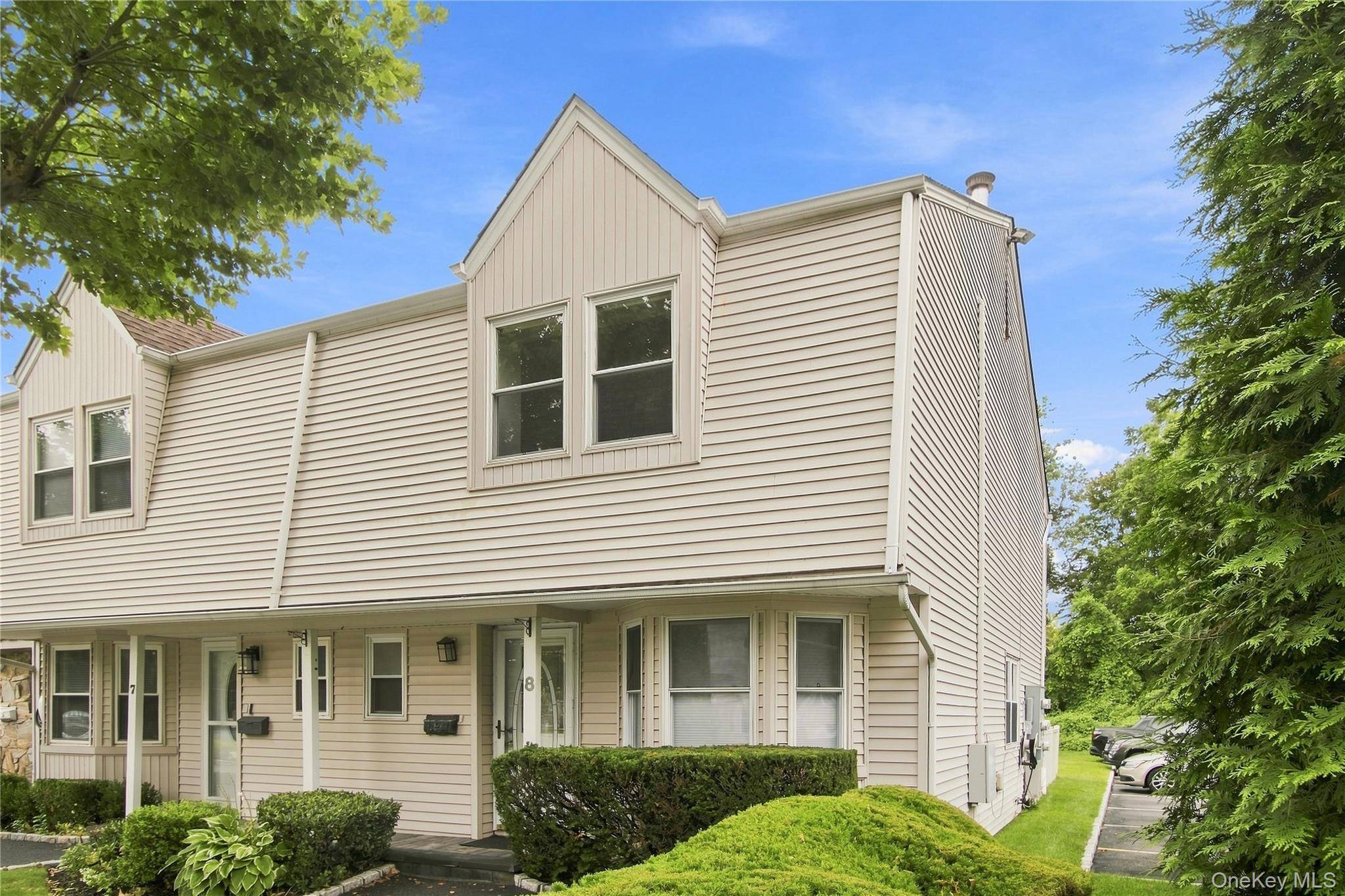 8 Manors DR, Jericho, NY 11753