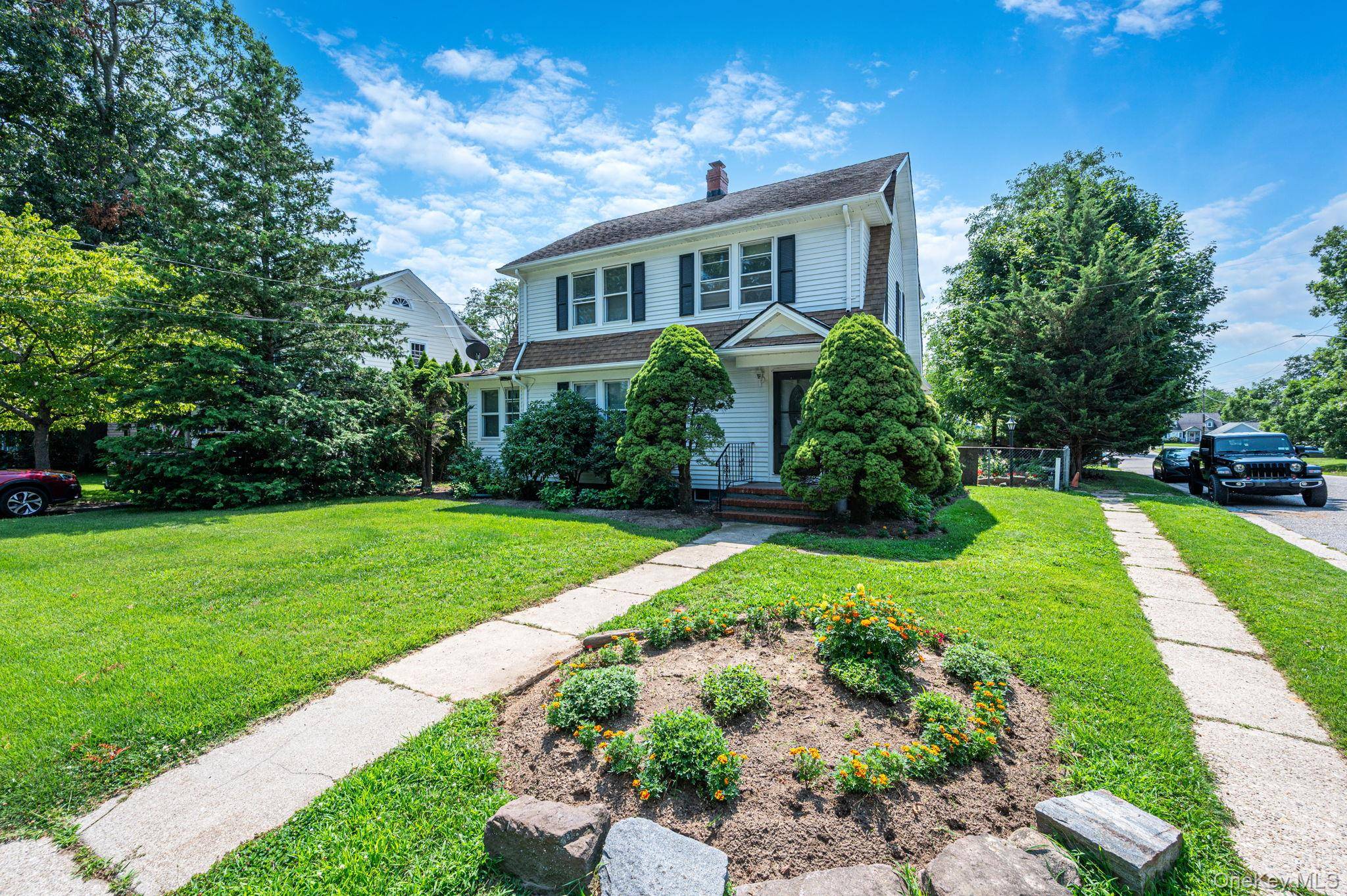41 Prospect PL, Riverhead, NY 11901