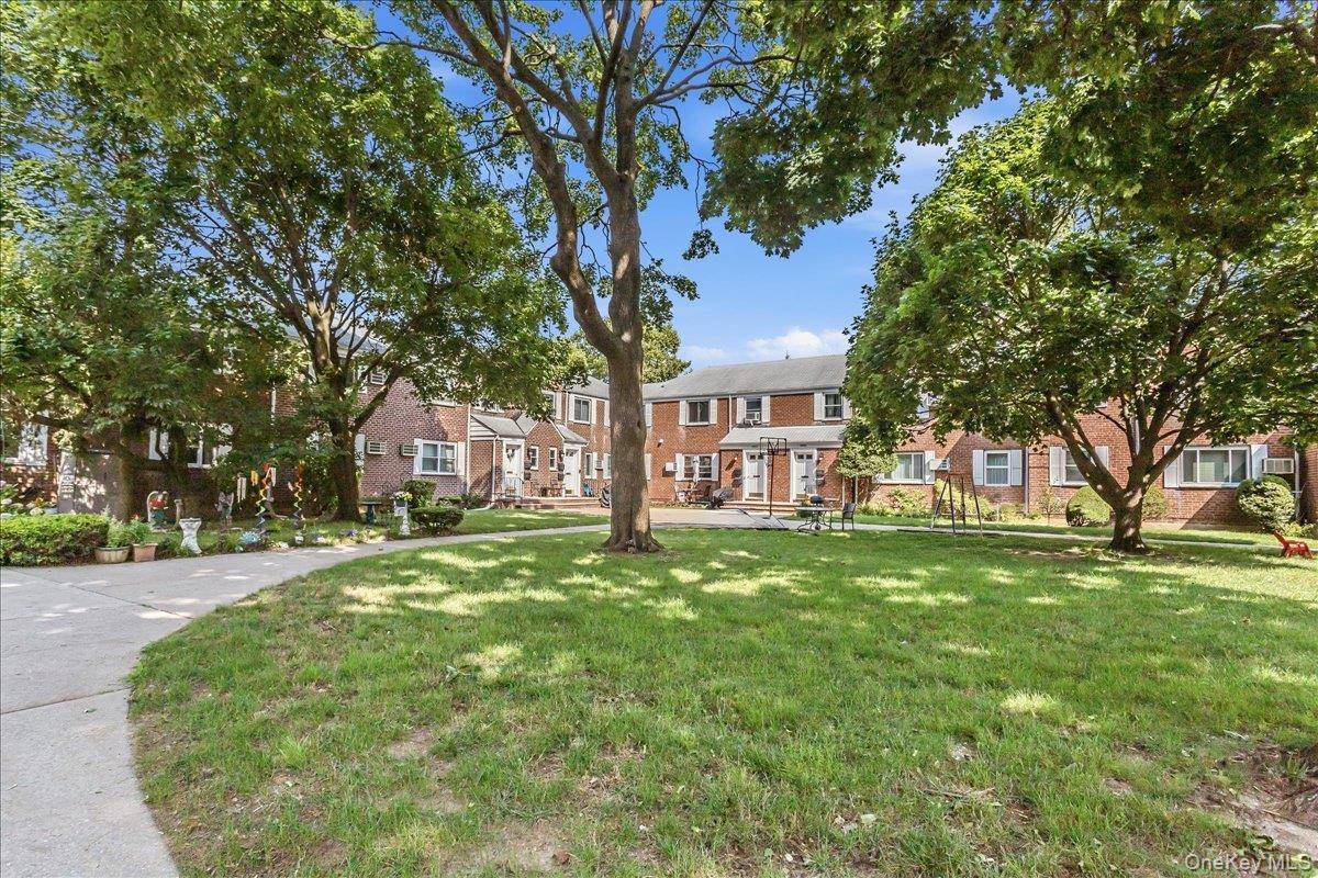 260-57 75th AVE #2, Glen Oaks, NY 11004