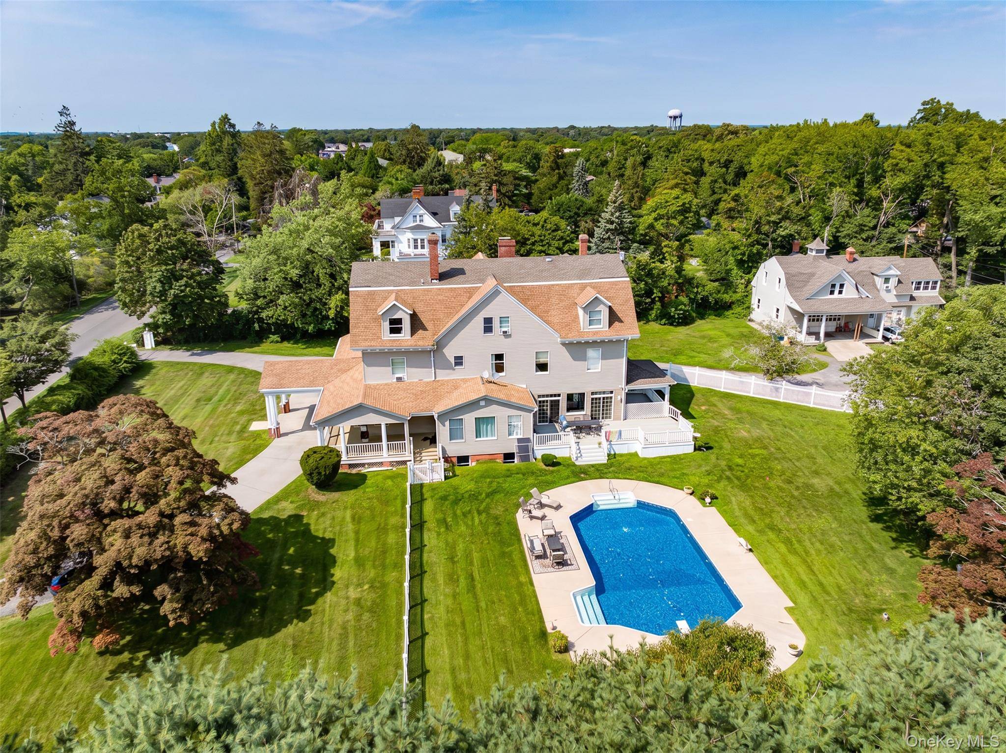 45 S Penataquit AVE, Bay Shore, NY 11706