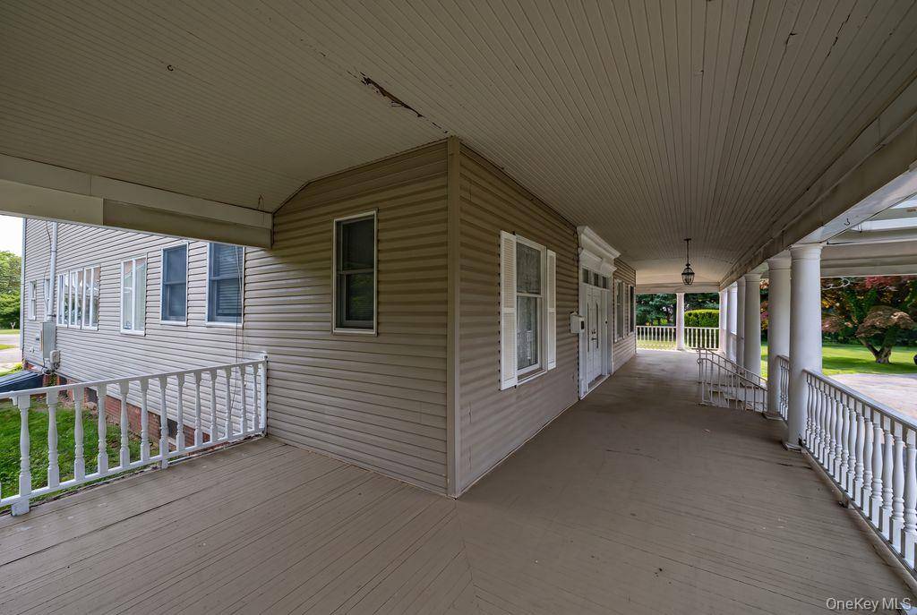 45 S Penataquit AVE, Bay Shore, NY 11706