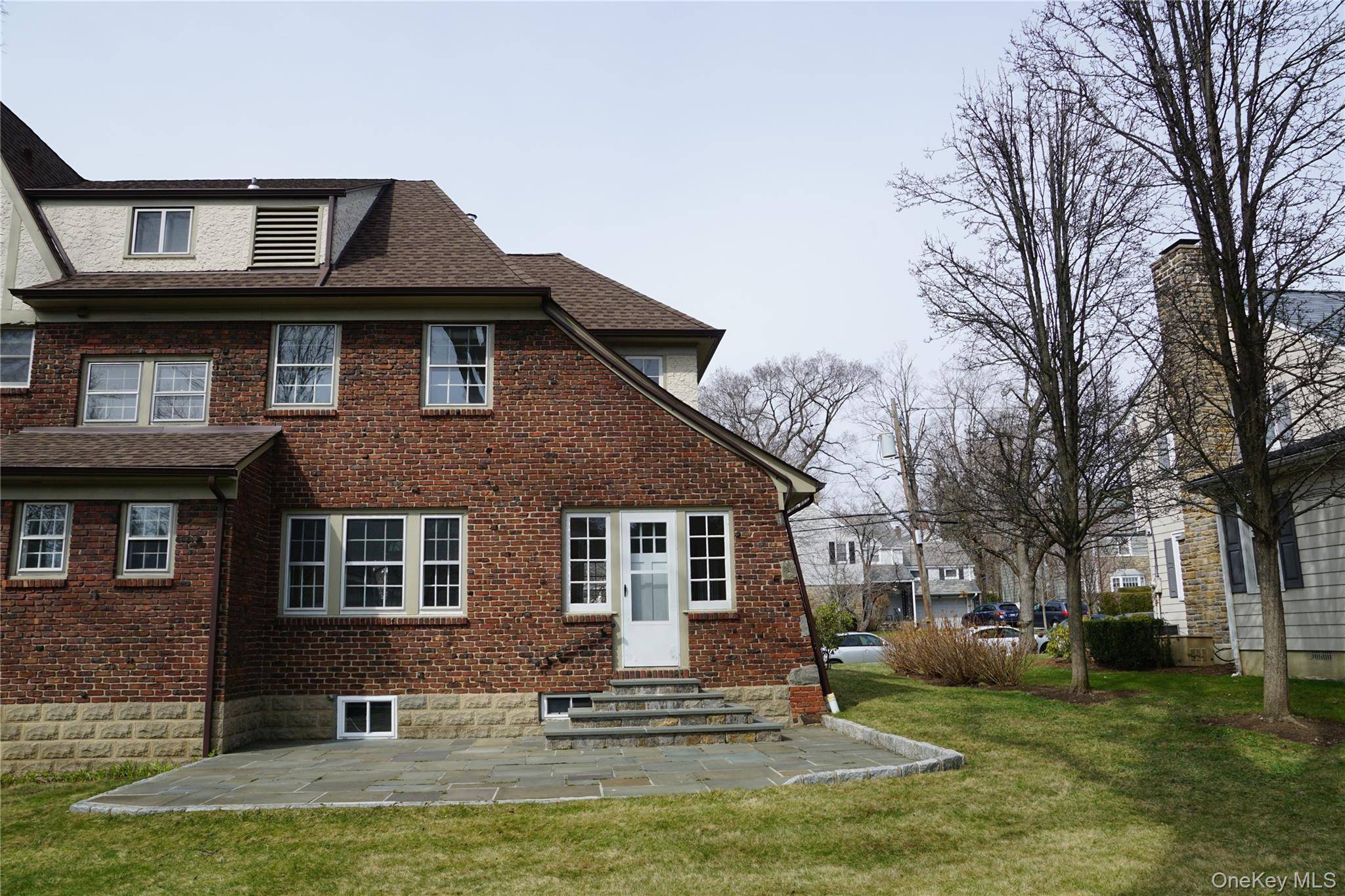 16 Bon Air AVE, New Rochelle, NY 10804