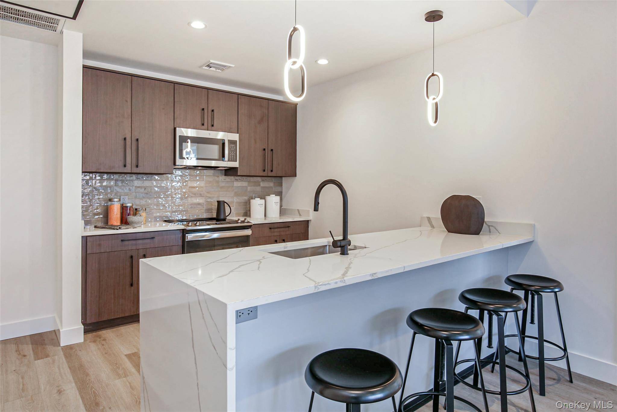 70 Memorial PLZ #211, Pleasantville, NY 10570