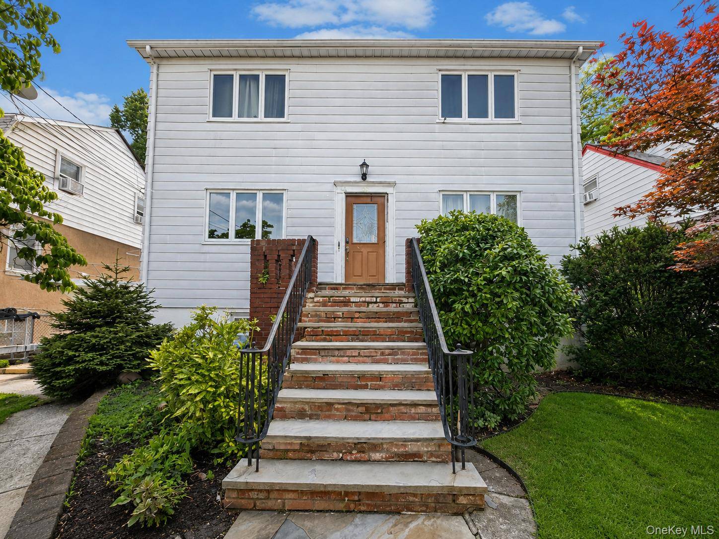 33 Juniper RD, Port Washington, NY 11050