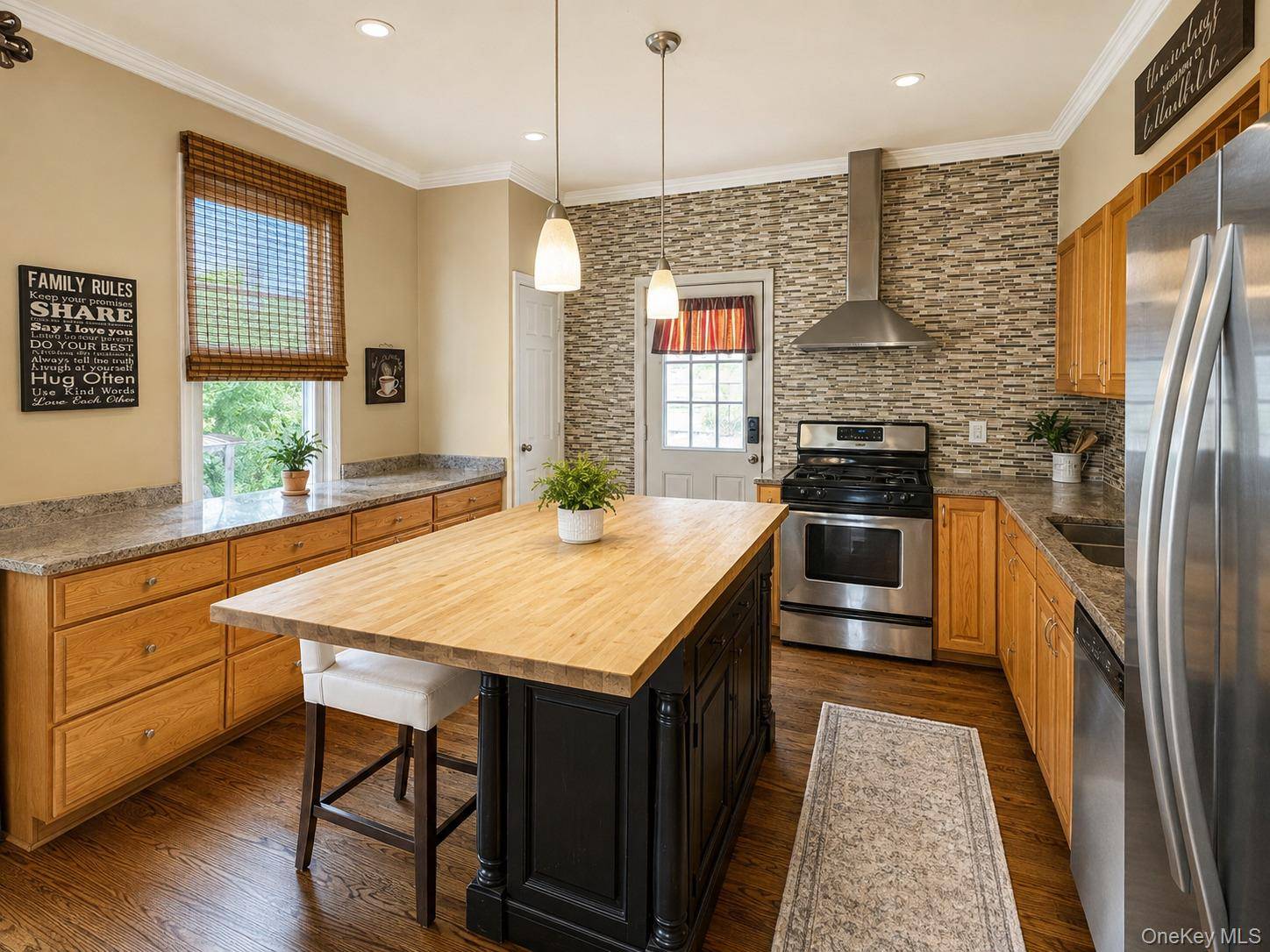 33 Juniper RD, Port Washington, NY 11050