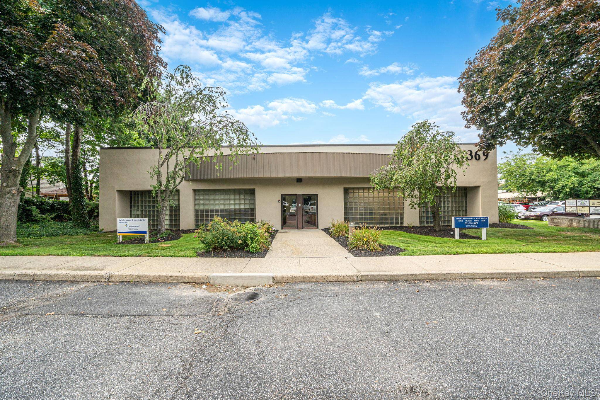 369 E Main ST, East Islip, NY 11730