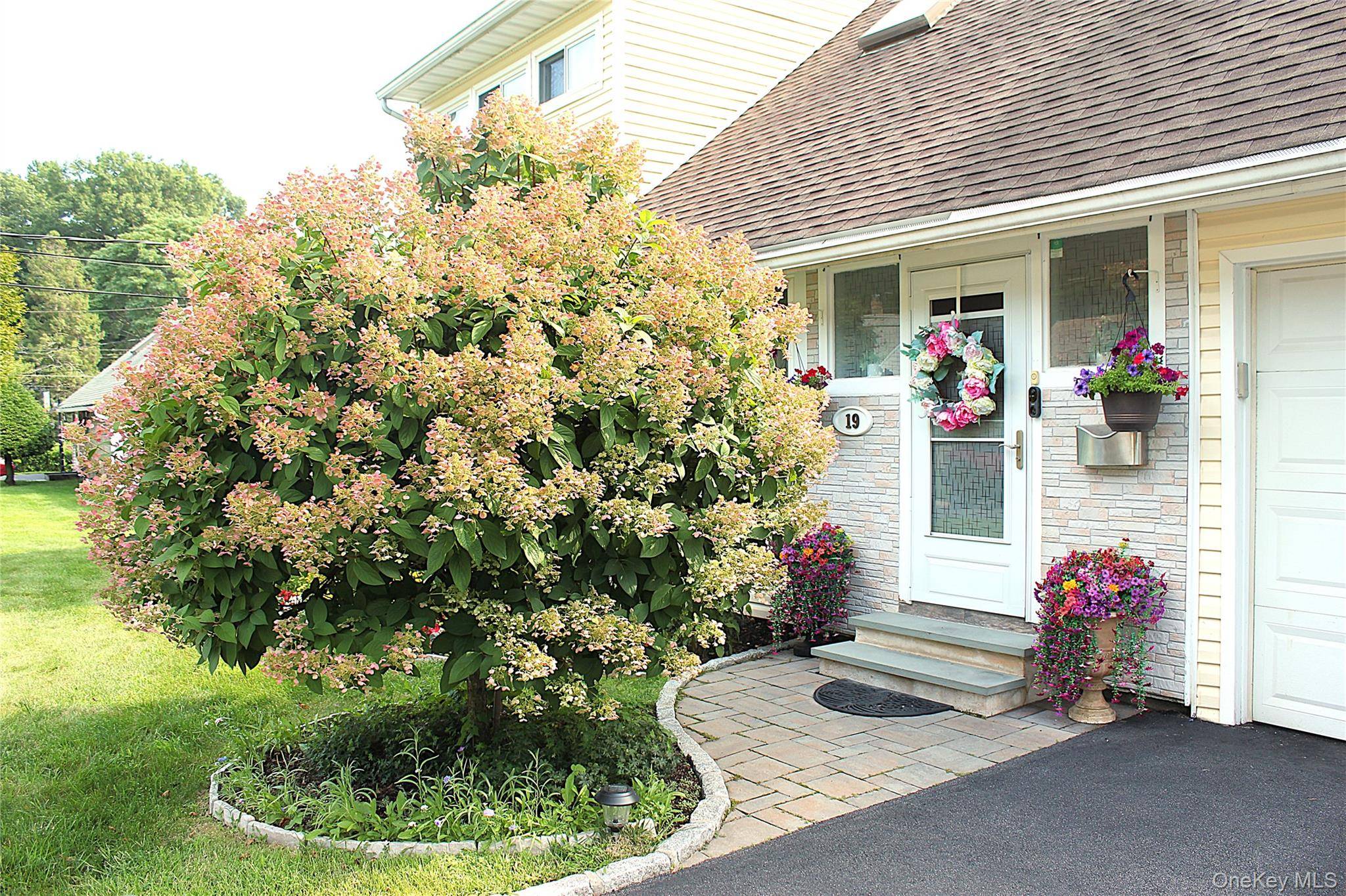 19 Jean LN, Hartsdale, NY 10530
