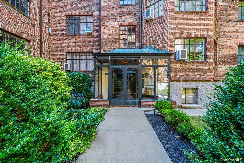 38-30 Douglaston Pkwy #2G, Douglaston, NY 11363