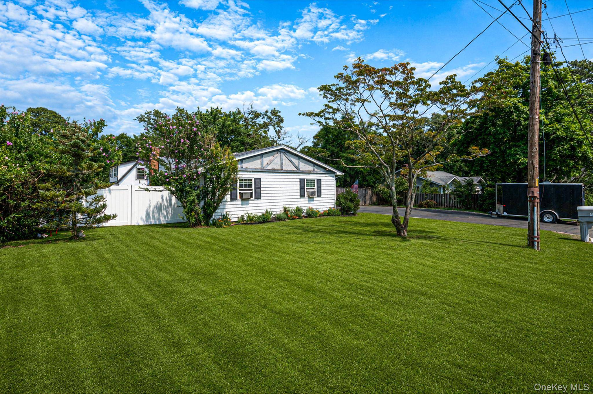 40 Elm AVE, Flanders, NY 11901