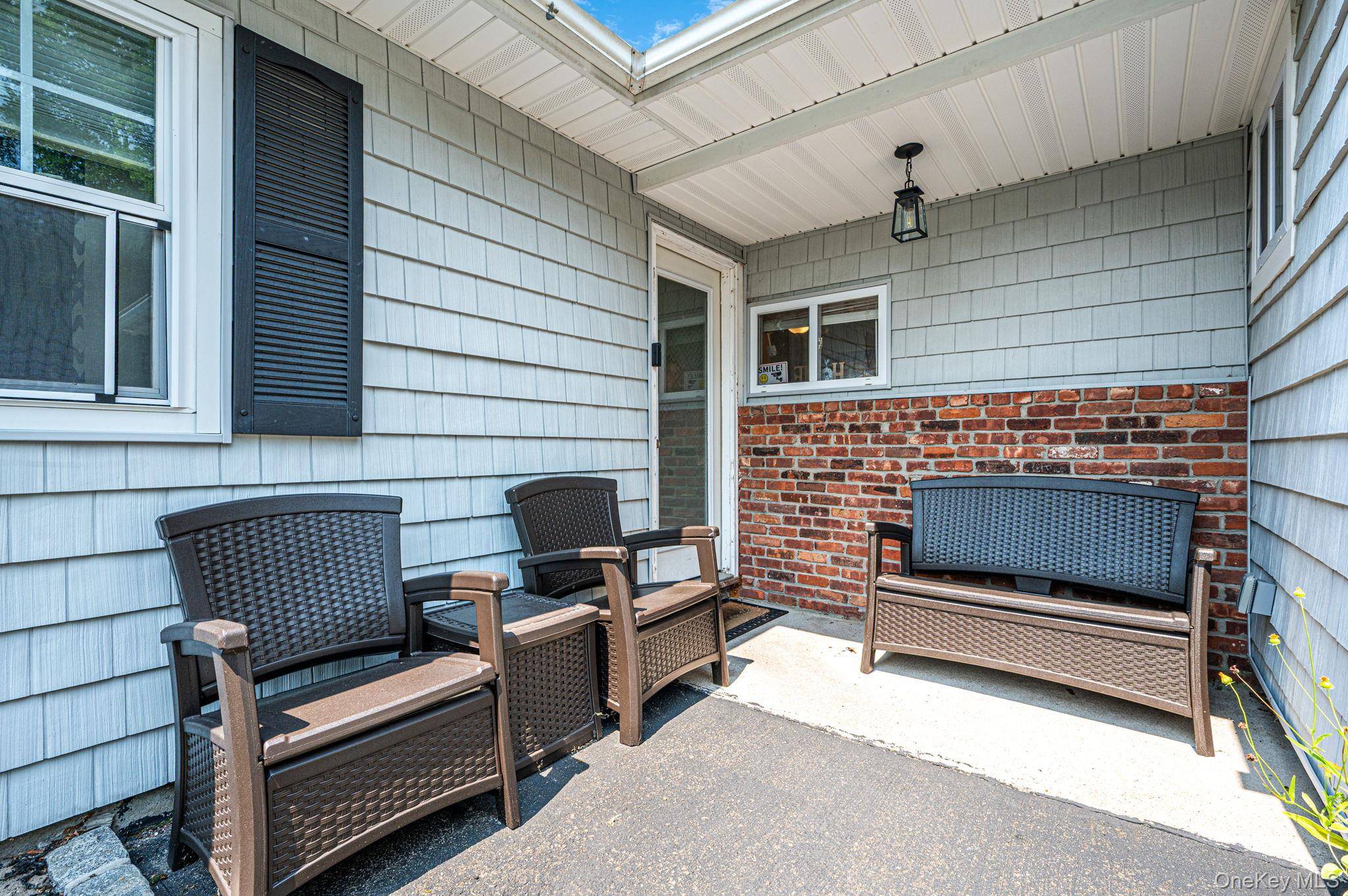 40 Elm AVE, Flanders, NY 11901