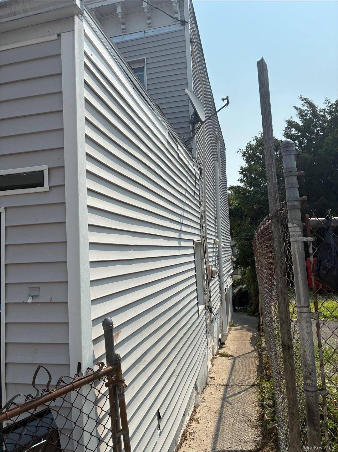 2 Ritters LN, Yonkers, NY 10703