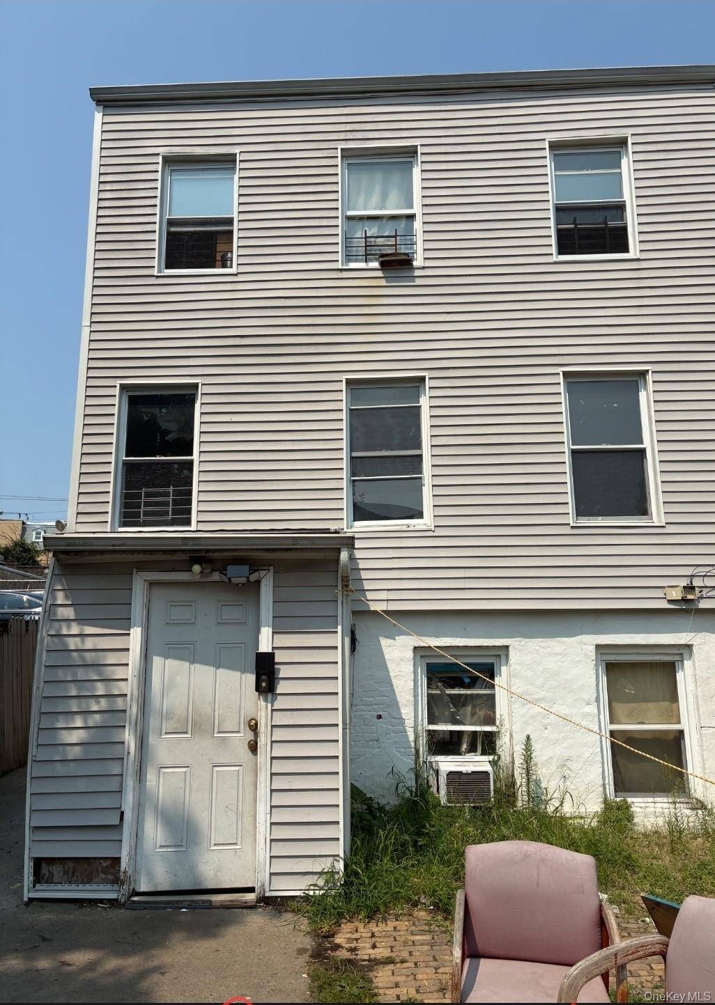 2 Ritters LN, Yonkers, NY 10703