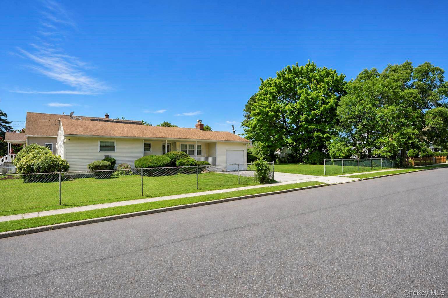 46 Marshall AVE, Brentwood, NY 11717
