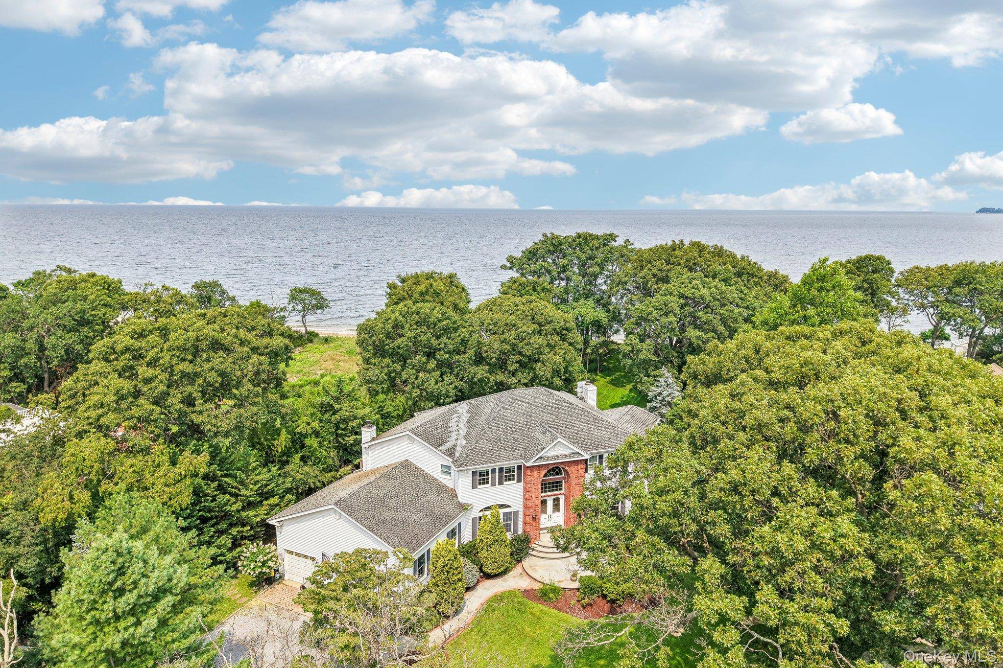 2 Penny LN, Nissequogue, NY 11780
