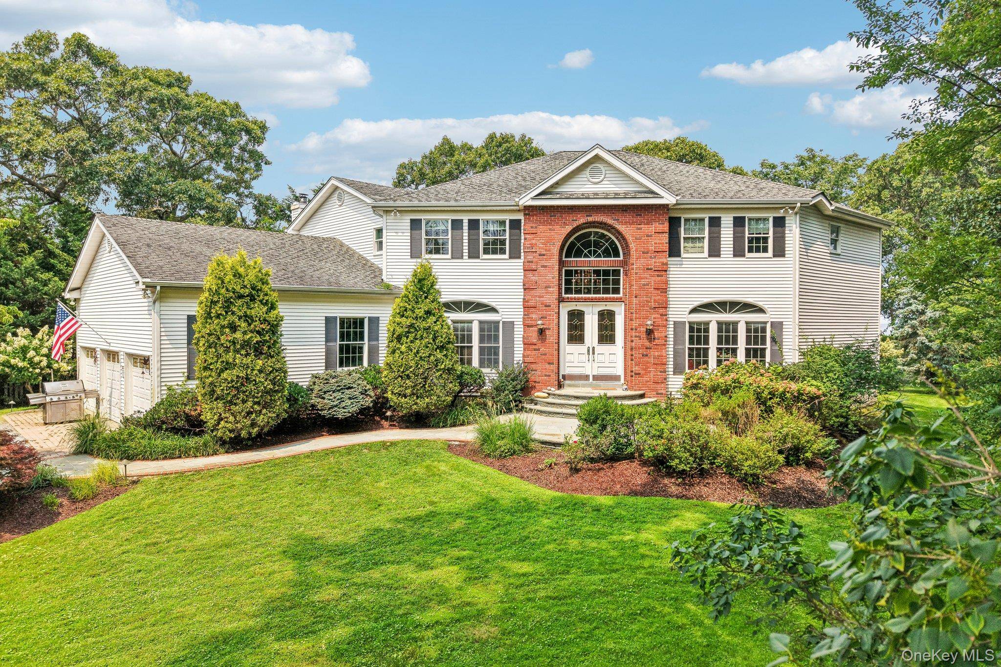 2 Penny LN, Nissequogue, NY 11780