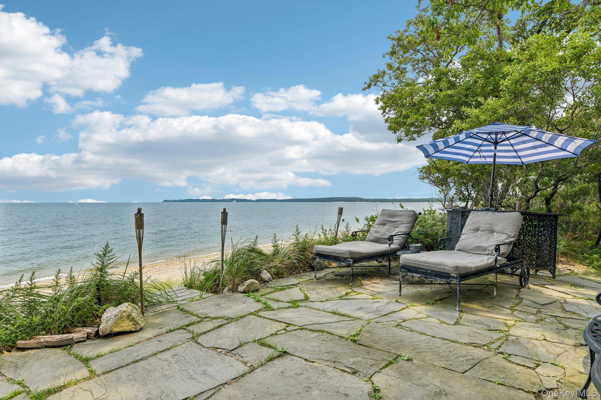 2 Penny LN, Nissequogue, NY 11780