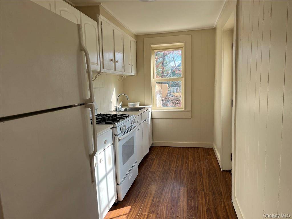 7 S High ST, Bloomingburg, NY 12721