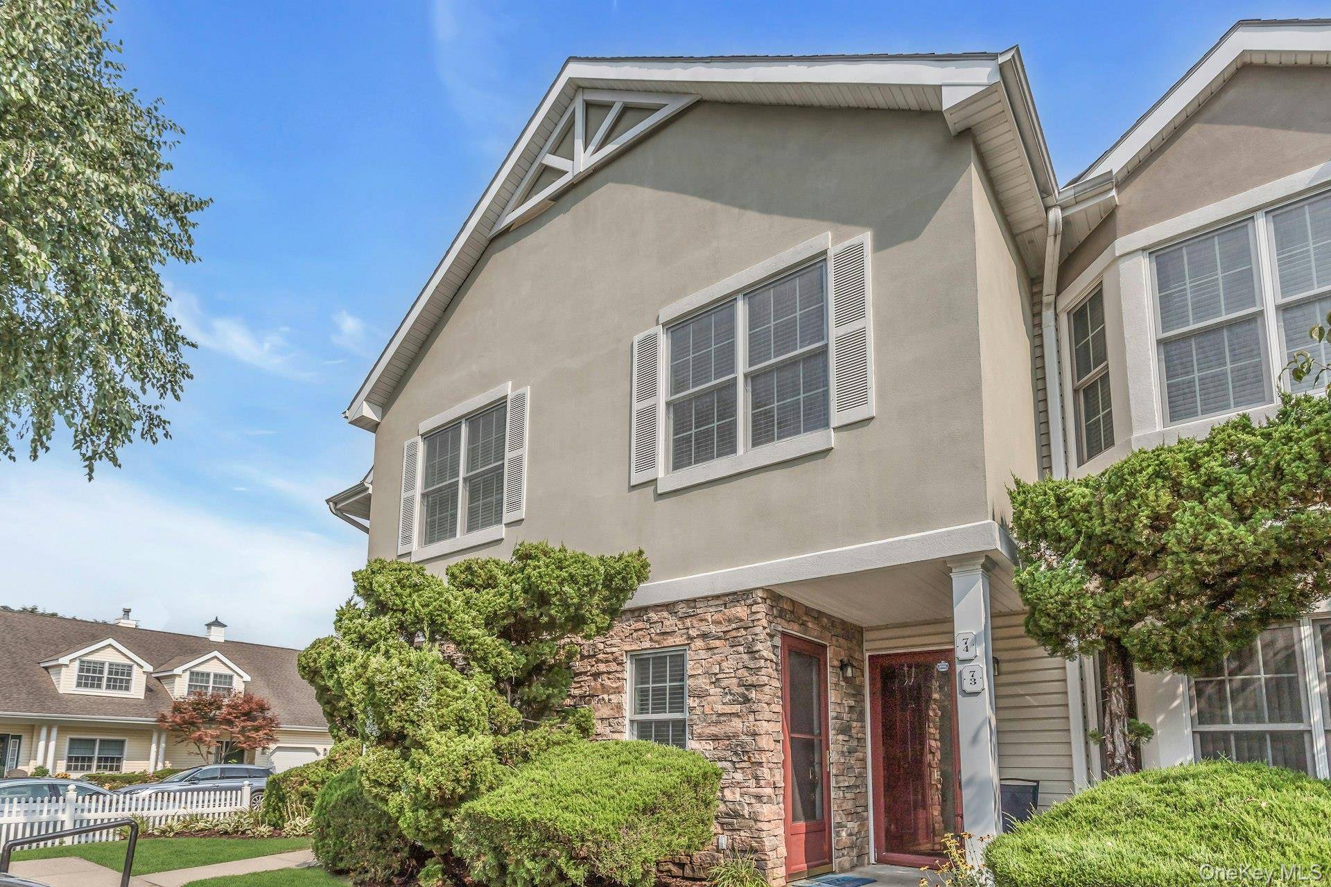 74 Miro PL, Port Washington, NY 11050