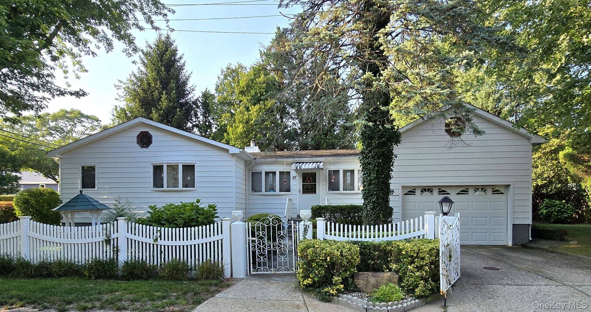 67 King RD, Rocky Point, NY 11778