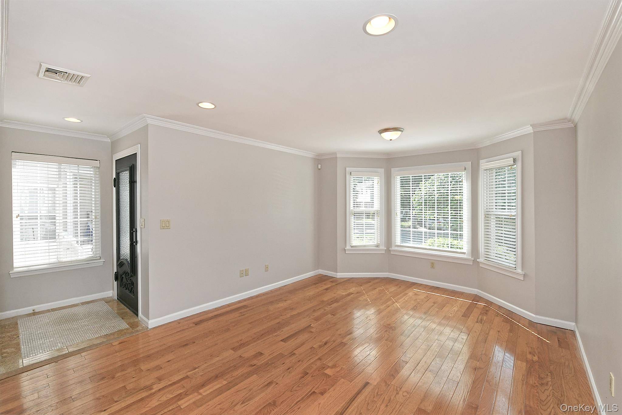 39 Nesaquake AVE #A, Port Washington, NY 11050