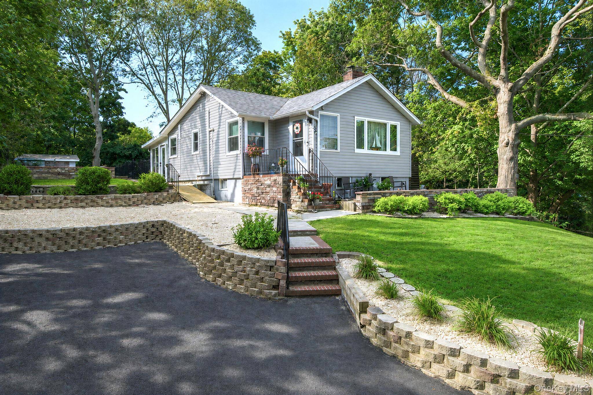 69 Hill DR, Riverhead, NY 11901