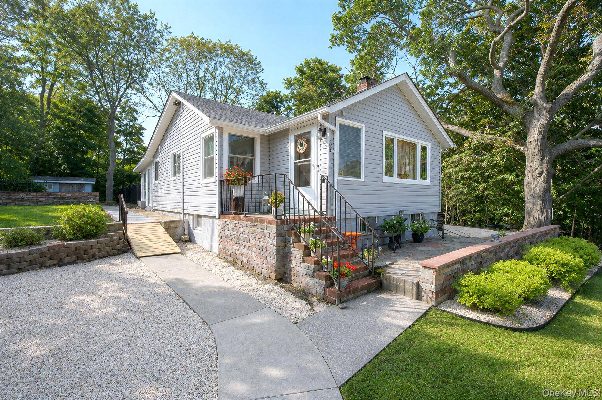 69 Hill DR, Riverhead, NY 11901