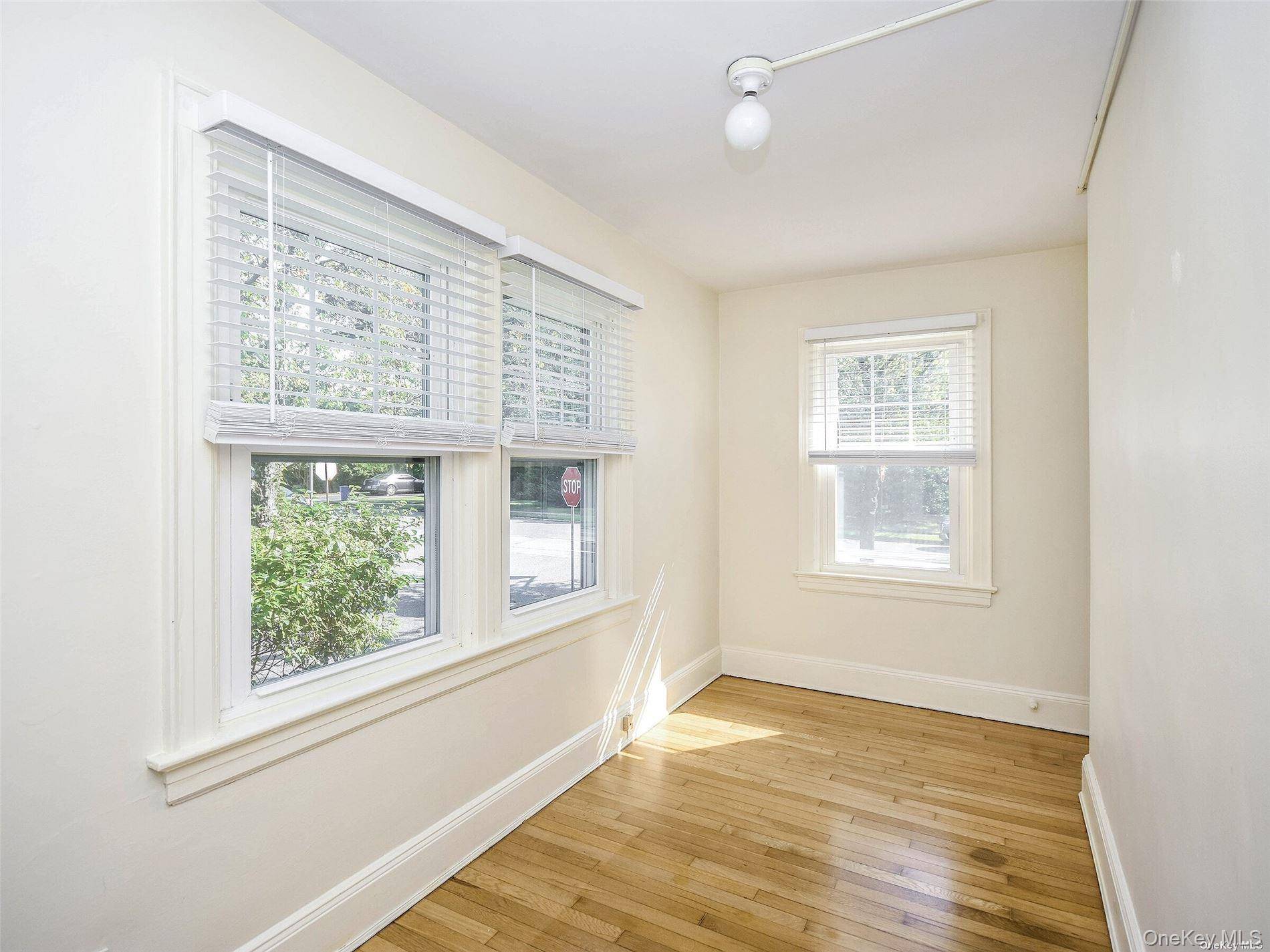 74 Irma AVE, Port Washington, NY 11050