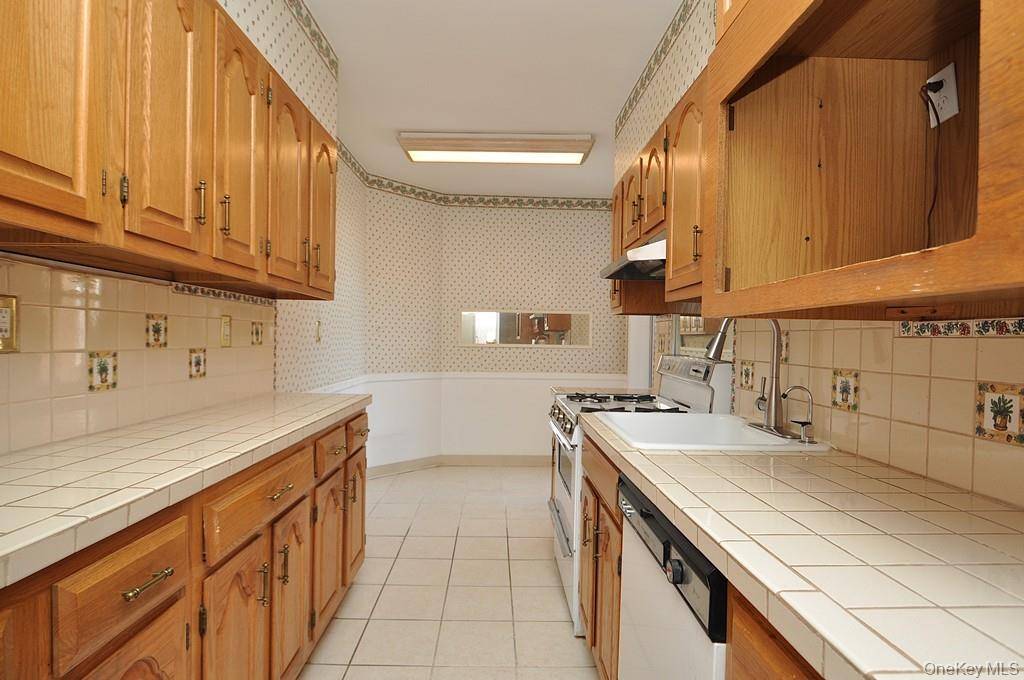 491 Riverdale AVE #5A, Yonkers, NY 10705