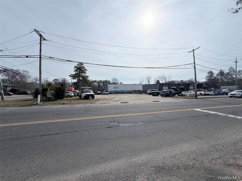 Pond RD, Ronkonkoma, NY 11779