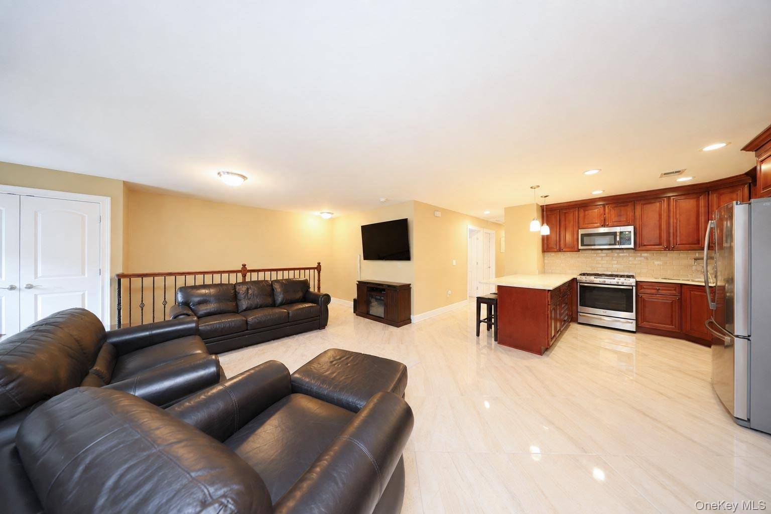 15 Wiltshire Ln, Staten Island, NY 10309