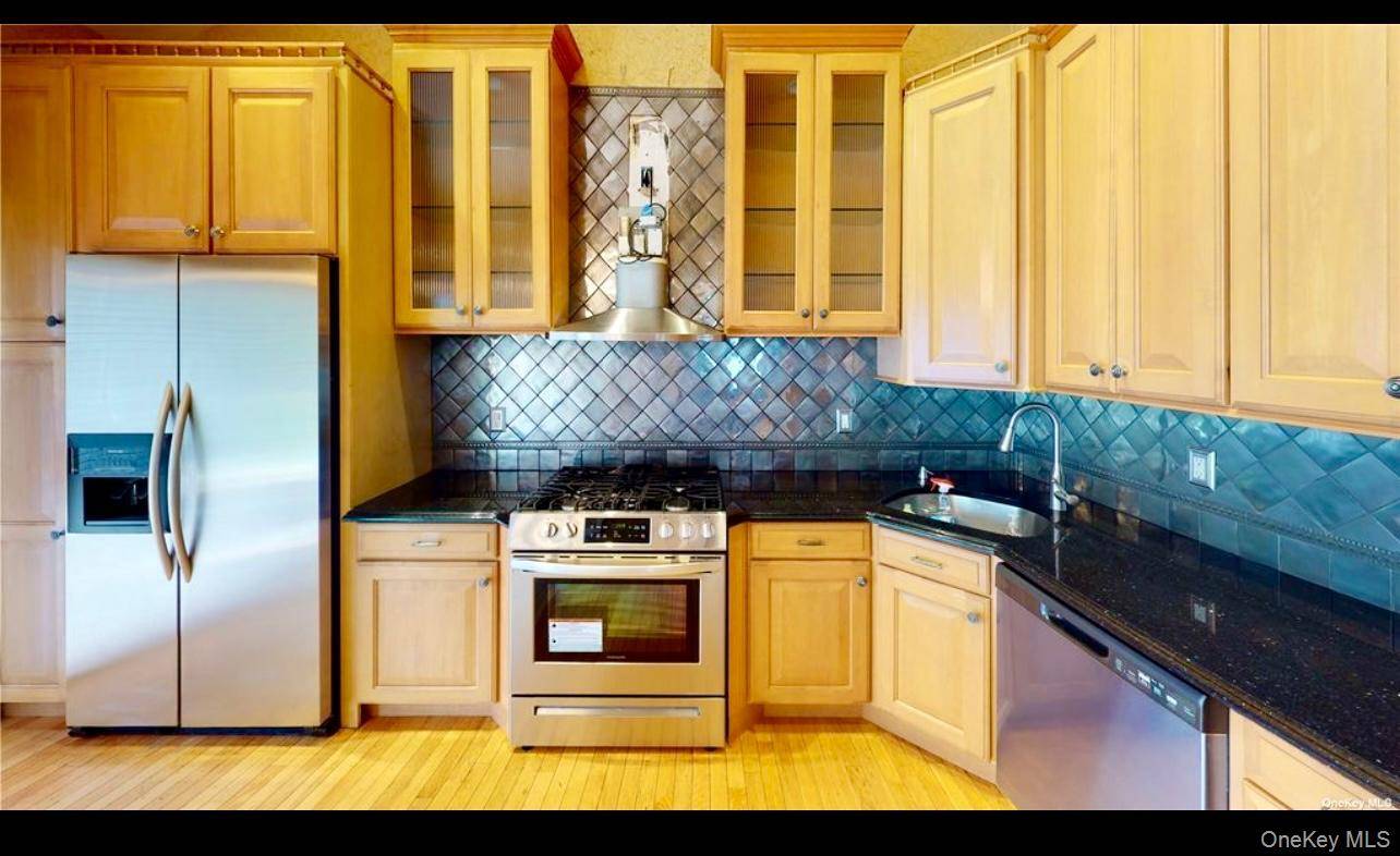 153 Constantine WAY #153, Mount Sinai, NY 11766